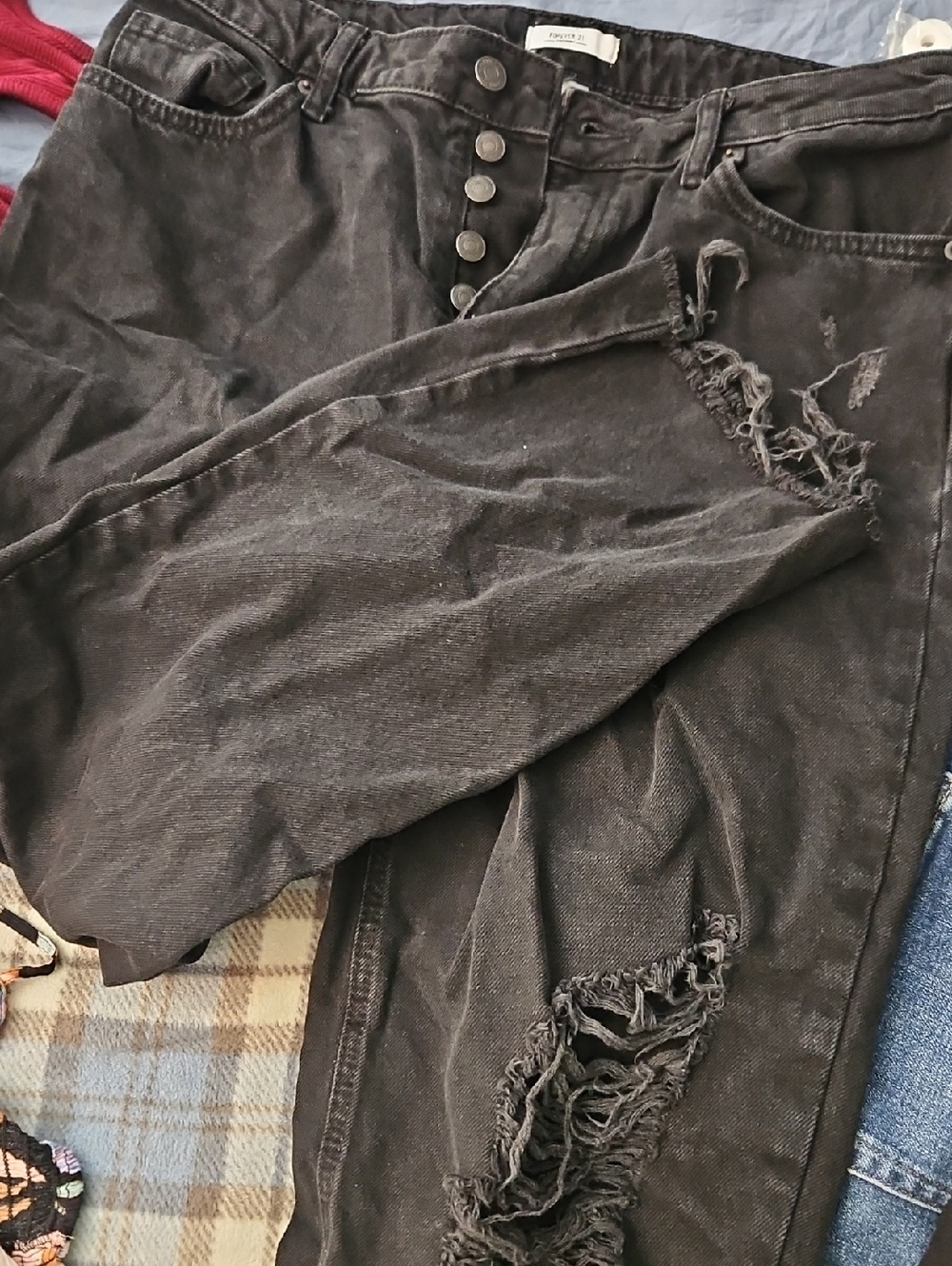 THE CUTEST cropped Distressed Detroyed BUTTON UP Forever 21 Jeans